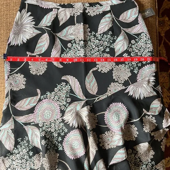 Floral Black and White Skirt Set - Picture 13 of 15